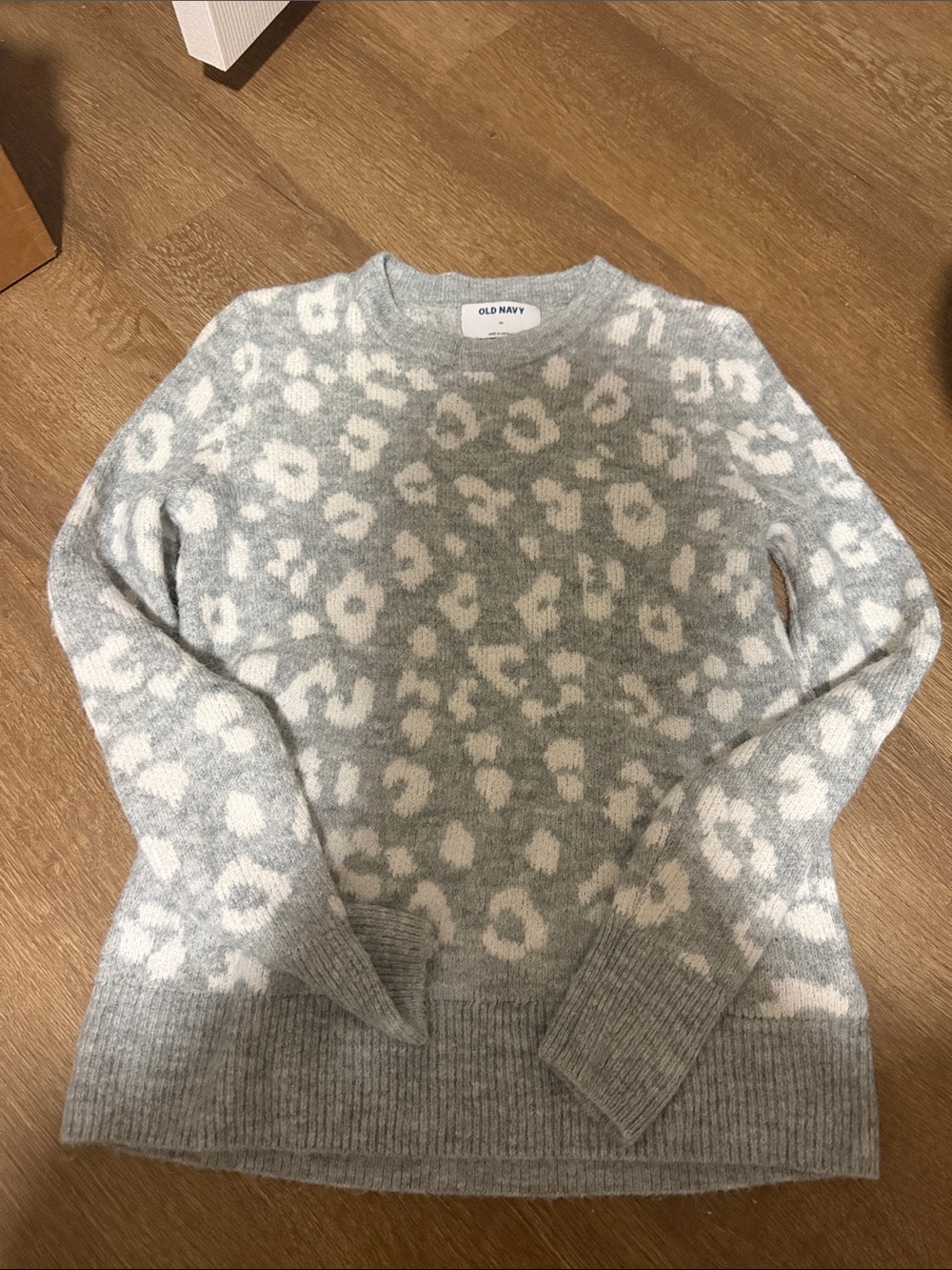 Old Navy Gray & White Leopard-Print Crewneck Sweater